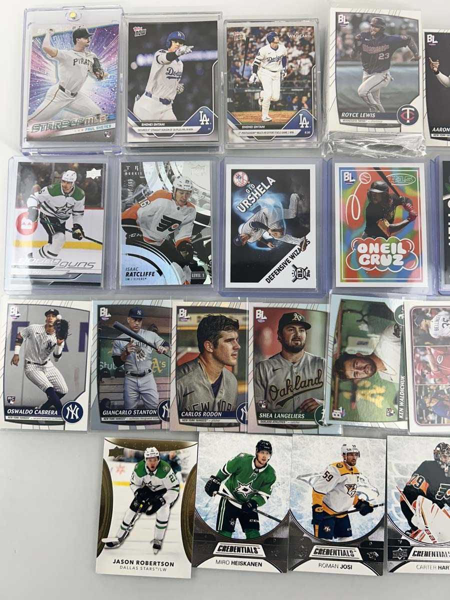 Lot 1489 - Approx. 33 slabbed, top loaded, and sleeved...