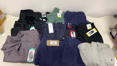 Lot 1918 - Approx. 15 items of branded clothing to...