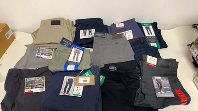Lot 1922 - Approx. 20 pairs of men's trousers and shorts...