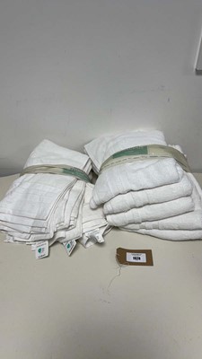 Lot 1928 - Approx. 14 bath towels and hand towels by...
