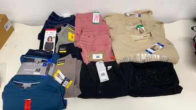 Lot 1961 - Approx. 15 items of branded clothing to...