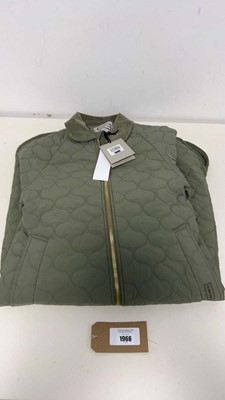Lot 1966 - (XS) A ladies Hunter coat in green.