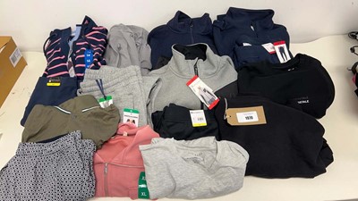Lot 1970 - Approx. 15 items of branded clothing to...