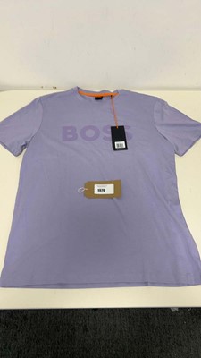 Lot 1979 - (XL) A Boss t shirt.