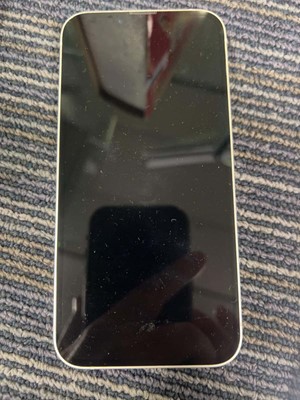 Lot 2082 - iPhone 13 128GB Starlight
