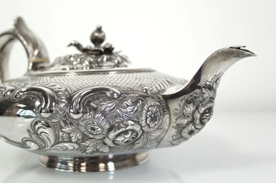 Lot 200 - A Regency silver teapot of squat form with...