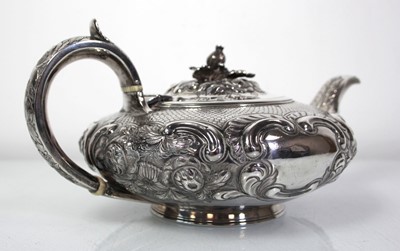 Lot 200 - A Regency silver teapot of squat form with...