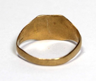 Lot 623 - An 18ct yellow gold signet ring, Birmingham...