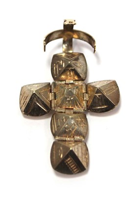 Lot 626 - A 9ct yellow gold Masonic ball pendant,...