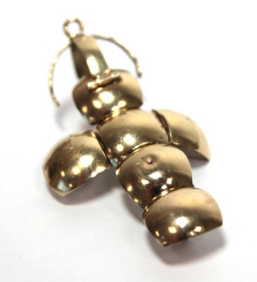 Lot 626 - A 9ct yellow gold Masonic ball pendant,...