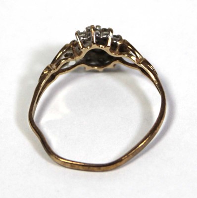 Lot 645 - A 9ct yellow gold cluster ring set oval...