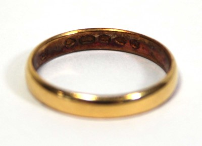 Lot 646 - A Victorian 22ct yellow gold wedding band,...