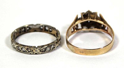 Lot 647 - A 9ct yellow gold cluster ring set diamond and...