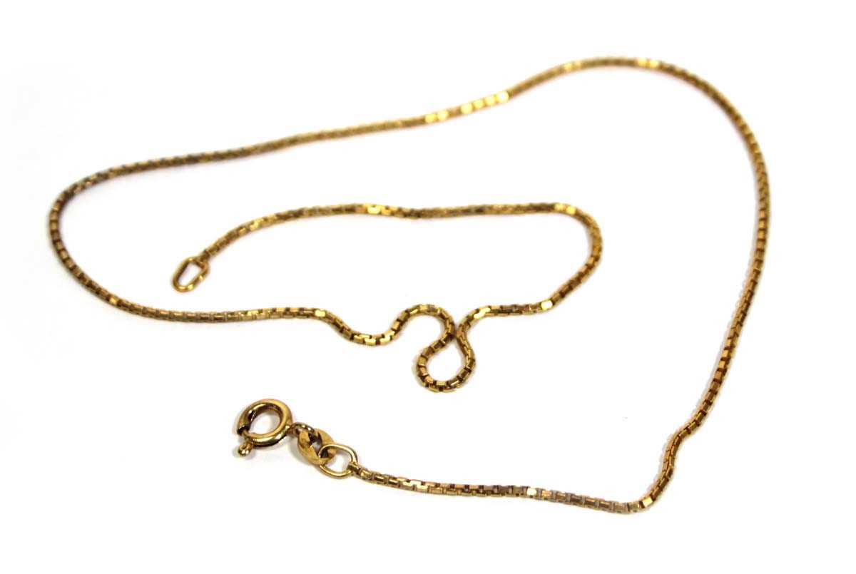 Lot 664 - A 9ct yellow gold boxlink necklace, l. 37.5 cm,...