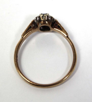 Lot 666 - A 9ct yellow gold cluster ring set oval...