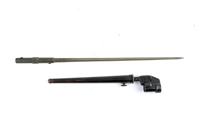 Lot 61 - French MAS M1936 bayonet and a British No.4...