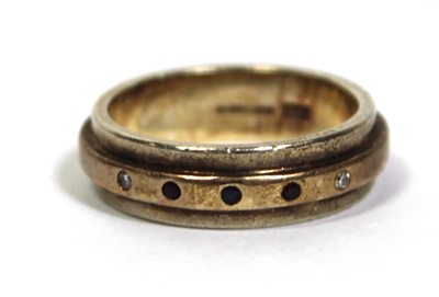 Lot 668 - A Harriet Kelsall 9ct yellow gold band ring...