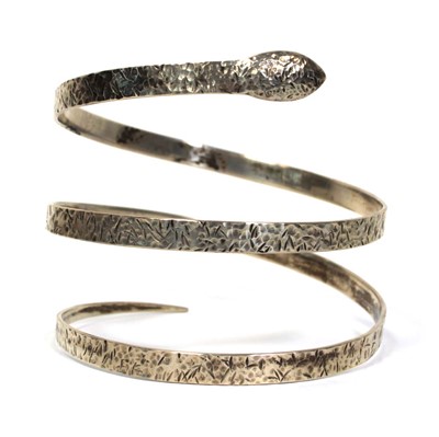 Lot 669 - A Harriet Kelsall hammered silver slave bangle...
