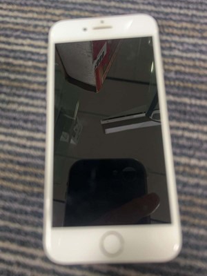 Lot 2100 - iPhone 7 128GB Silver