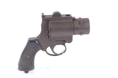 Lot 1695 - (S1) 1½ ins British No.4 Mk1* flare pistol by...