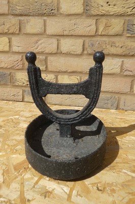 Lot A cast iron horse shoe shaped boot scrapper