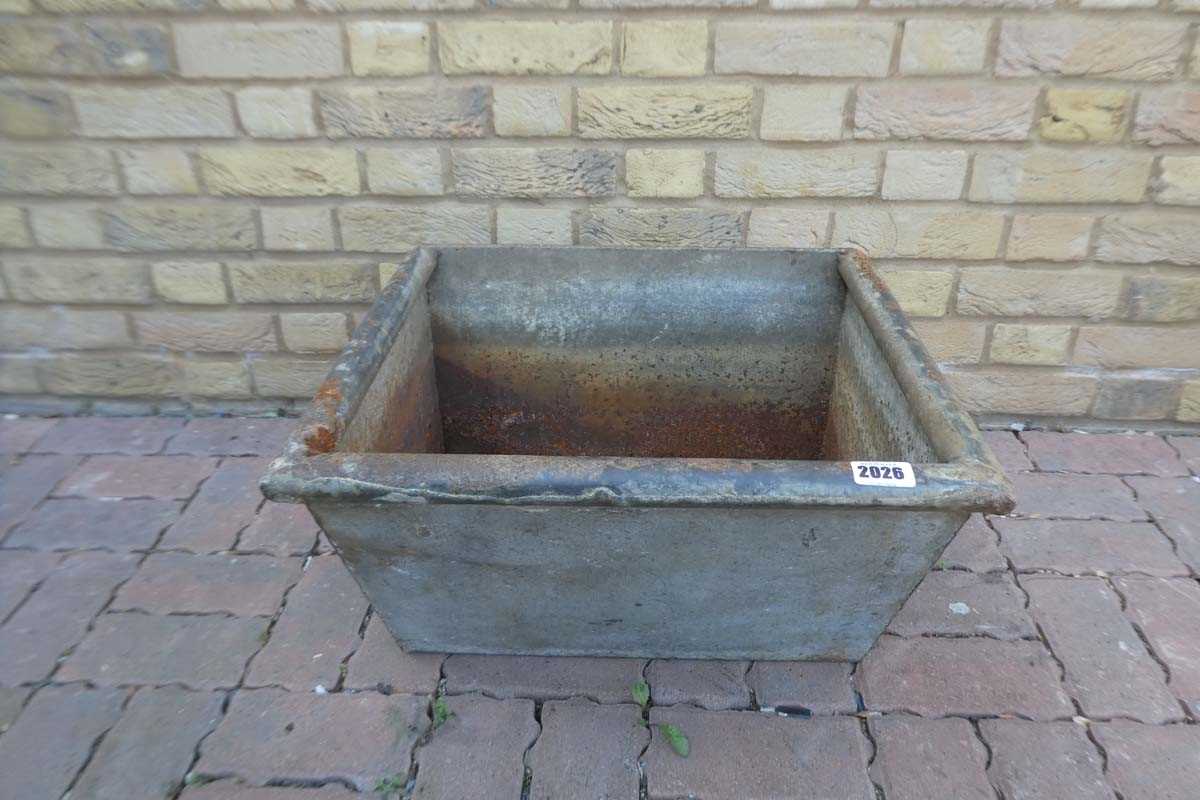 Lot Galvanised wall mounted farmyard feeder