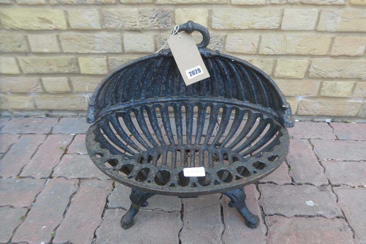 Lot Cast Iron Shell shaped Fire grate