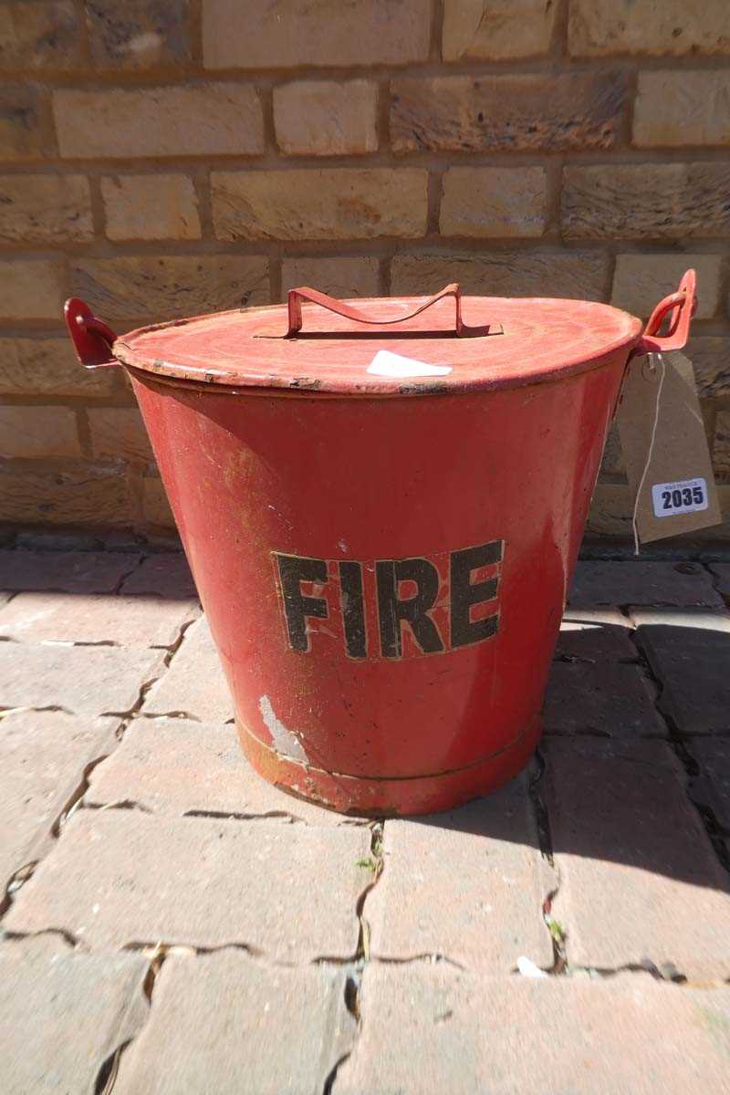 Lot Galvanised single handled "Fire" bucket