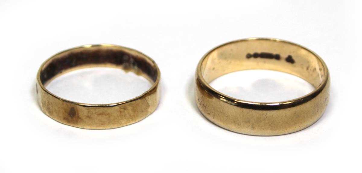 Lot 684 - Two 9ct yellow gold wedding bands, ring sizes...