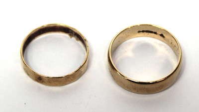Lot 684 - Two 9ct yellow gold wedding bands, ring sizes...
