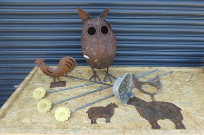 Lot Assortment of mixed metal garden-ware to...