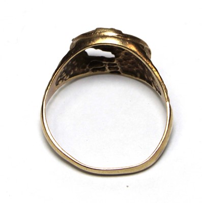 Lot 689 - A 9ct yellow gold ring modelled as a horses...