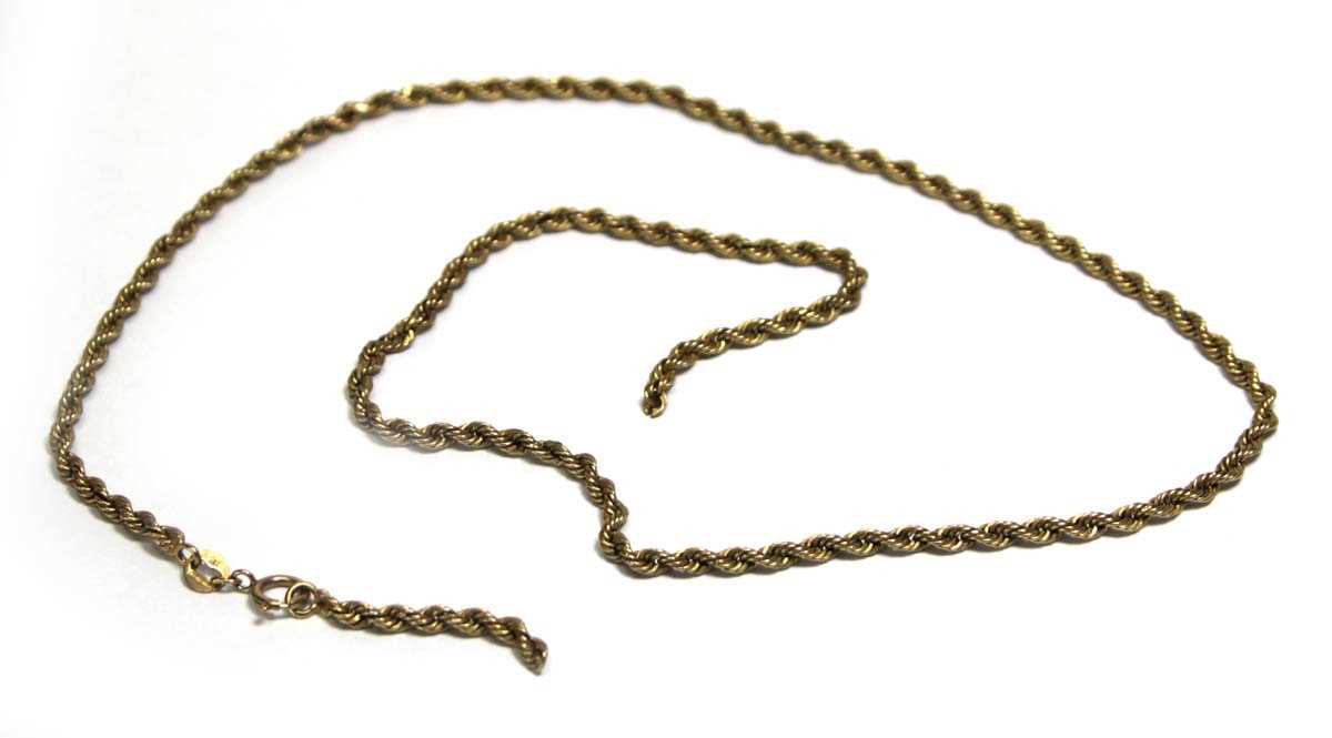 Lot 699 - A 9ct yellow gold necklace section, 3.1 gms