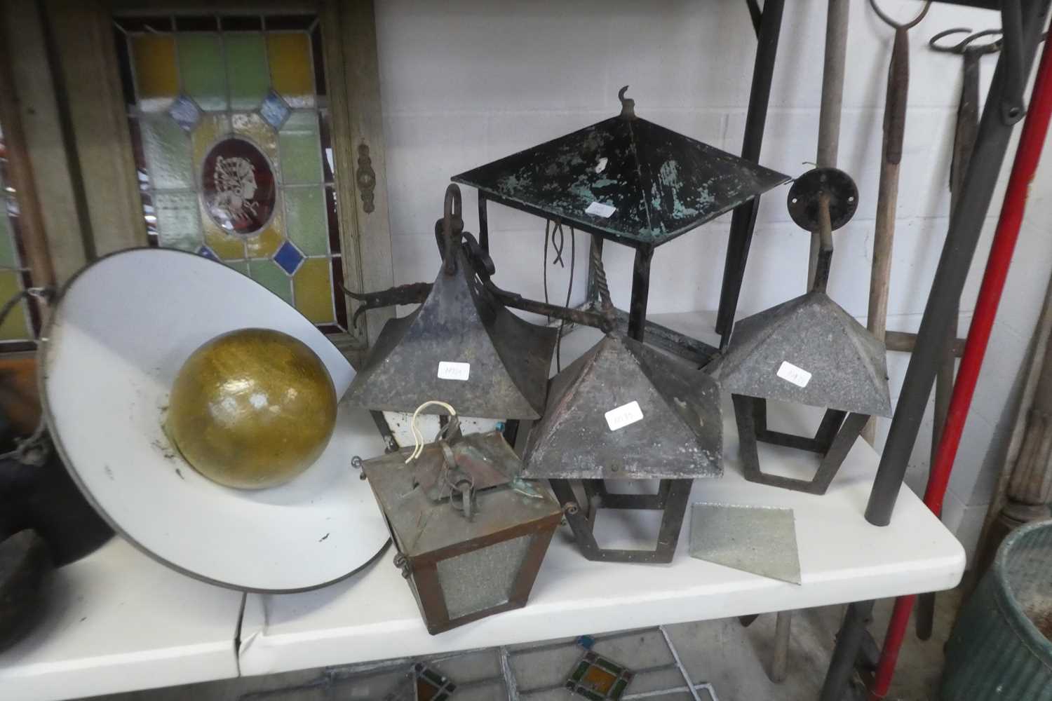 Lot Selection of Various Vintage lighting to...