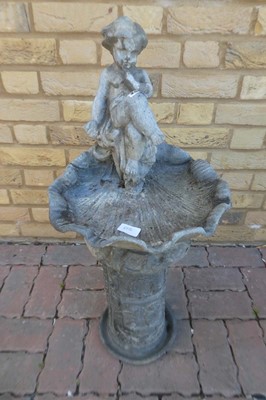 Lot Decorative free-standing Cast Iron bird bath...