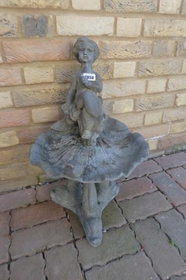 Lot Decorative Cast free-standing Bird Bath with...