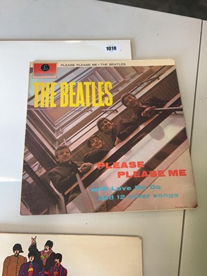 Lot 1018 - Collection of Beatles albums and singles to...