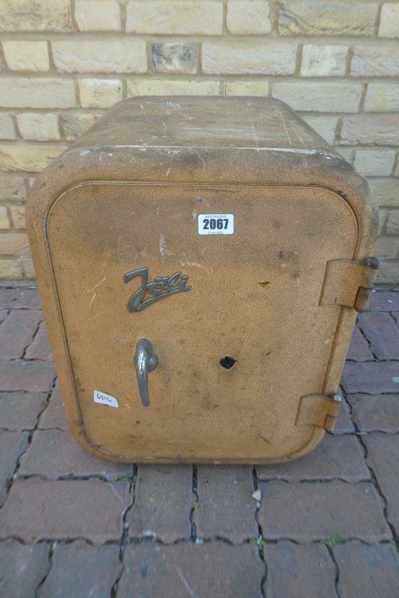 Lot Joli 1960's/1970's style safe (no key0