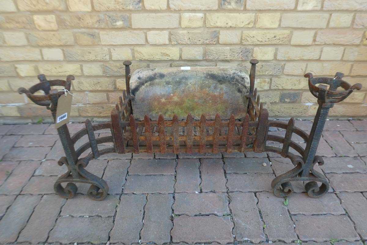 Lot Decorative Cast iron fire grate