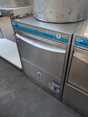 Lot 425 - 60cm Meiko FV40.2G undercounter drop-front washer