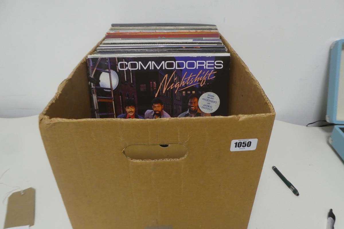 Lot 1050 - Small collection of 7" and 12" singles and...