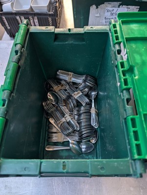 Lot 462 - Green stacking crate of teaspoons