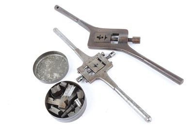 Lot 1160 - Two die holders and pot of dies