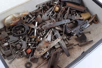 Lot 1535 - Box of assorted gun spares