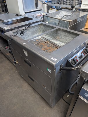 Lot 568 - 82cm electric Victor heated mobile trolley...