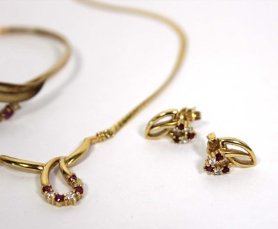 Lot 705 - An 18ct yellow gold pendant necklace set small...