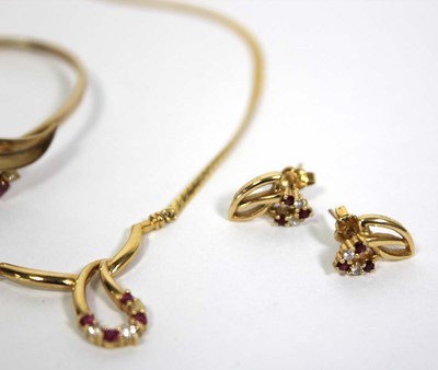 Lot 705 - An 18ct yellow gold pendant necklace set small...