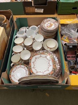 Lot 402 - Tray of Palissy game-series part dinner...