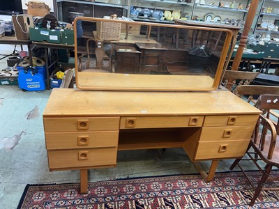 Lot 103 - A mid-20th century Schreiber dressing table...