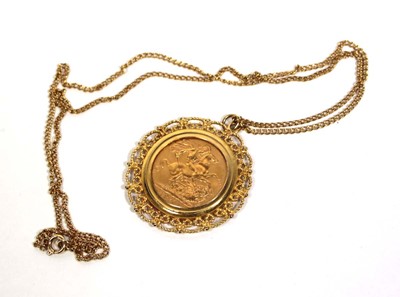 Lot 421 - A 9ct yellow gold pendant necklace set...